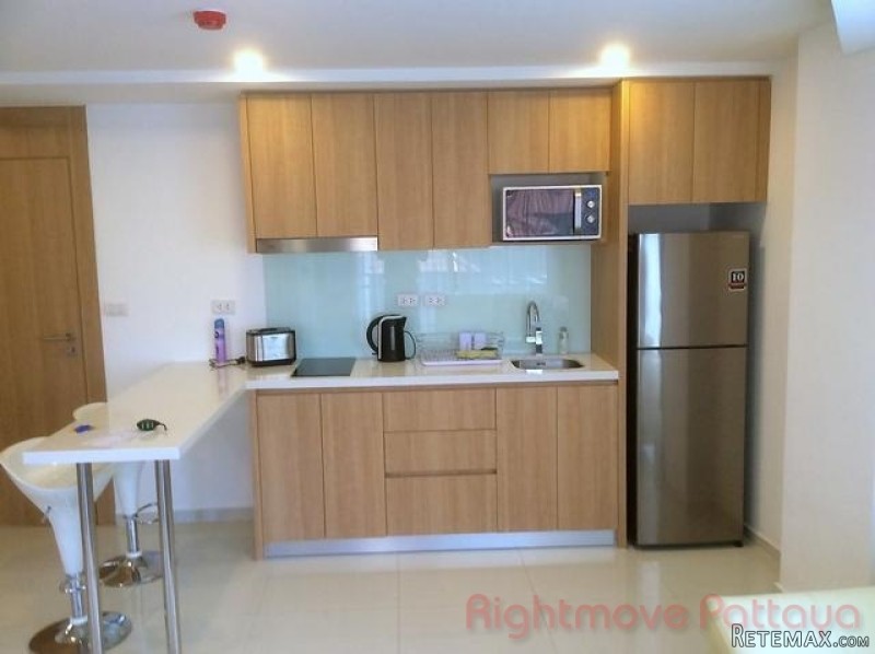 1 Bedroom Condo for sale in Pratumnak -.. - 2