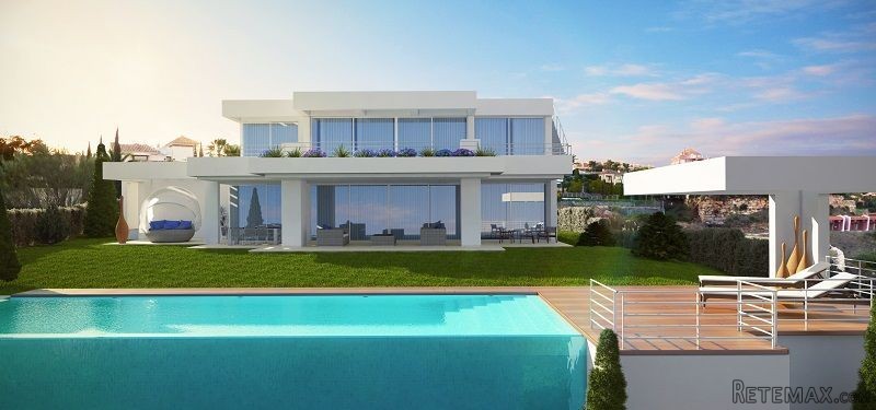 4 Bedrooms - Land - Malaga - For Sale