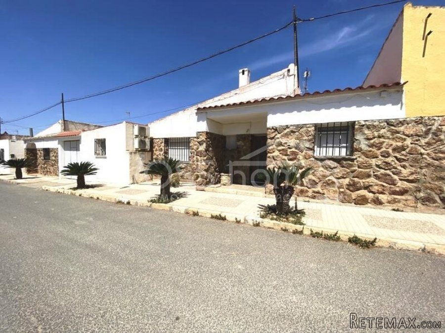 NEW TO VOSS HOMES - Great opportunity... 4 bed 1 bath..