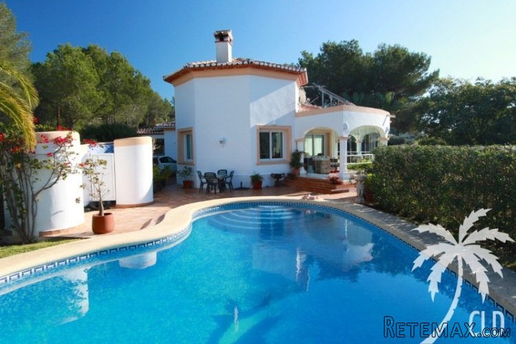 Villa for sale in Javea, built in 2003 of very good quality..