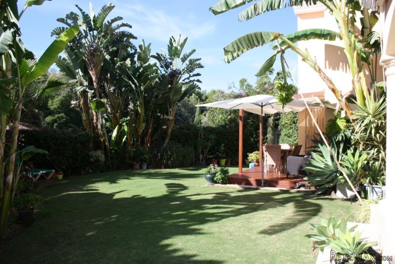 Front Line Beach Semi-detached Apartment