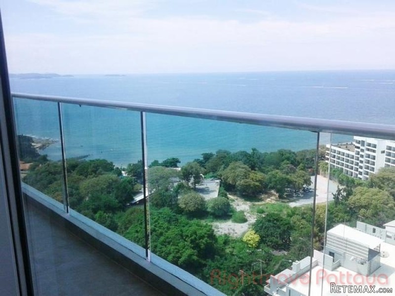 3 Bedroom Condo for sale in Pratumnak -..