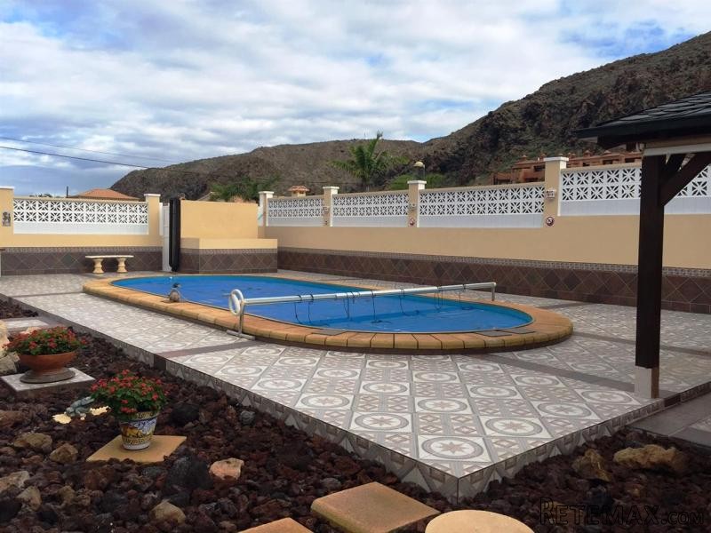 Country House For Sale in Palm Mar..