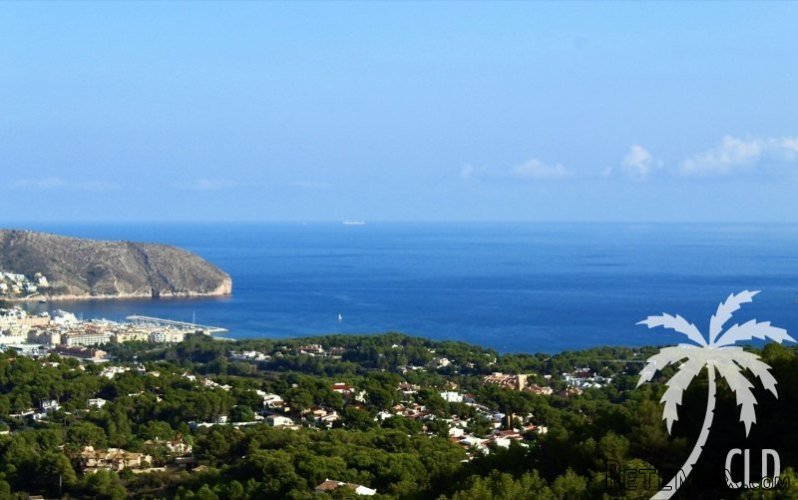 Large sea view property for sale in Moraira. Located in an..