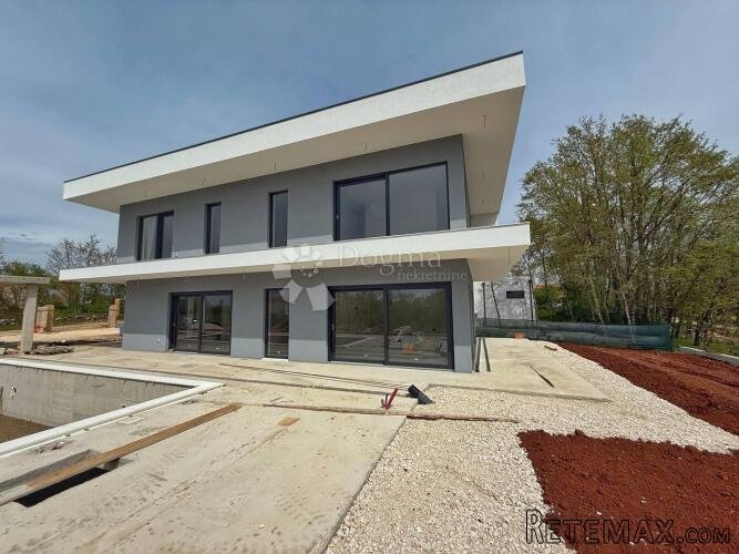 MODERNA NOVA KUĆA S BAZENOM