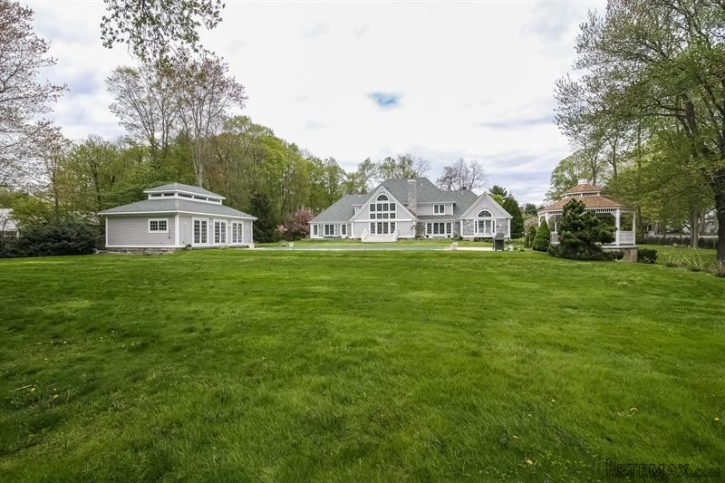 4 bedroom House For Sale: 38 Locust.. - 2