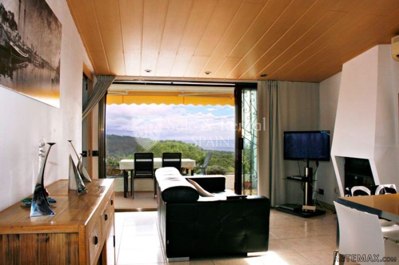 Fabulous Semi-Detached Villa With Sea..
