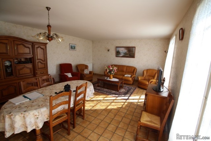 Three Bedroom House Near Market Town - 2