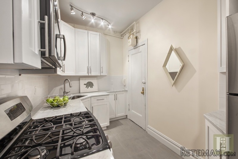 3 bedroom Apartment For Sale: 250 WEST.. - 2