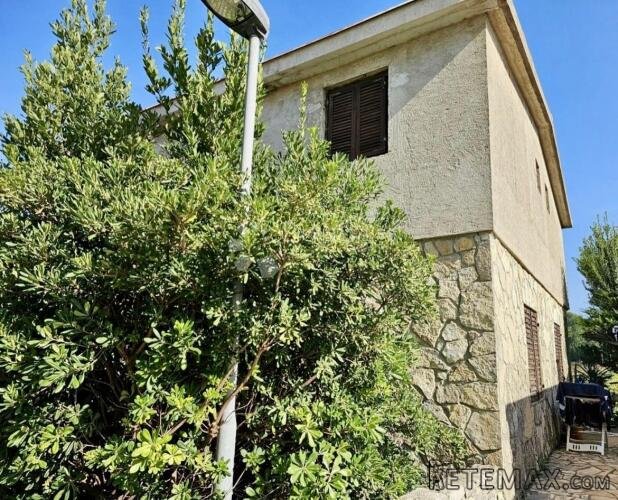 Kuća za adaptaciju – drugi red do mora, Vrsi – Zukve - 2