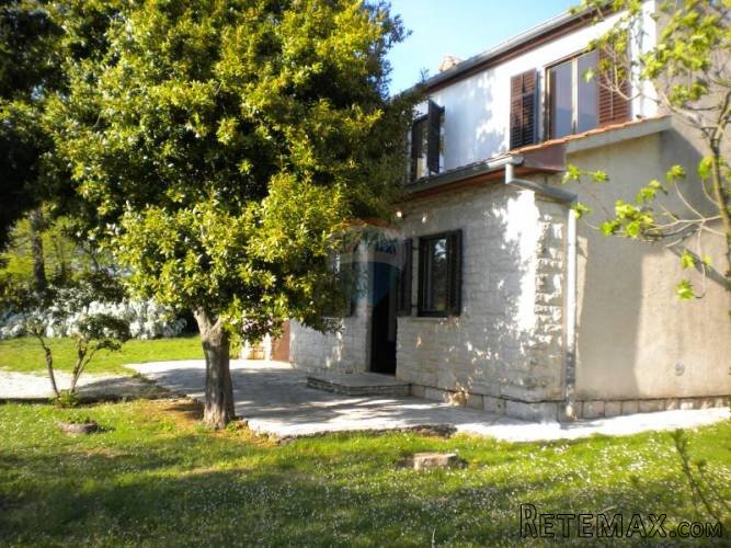 Kuća u žminju sa velikim građ zemljišta - 2