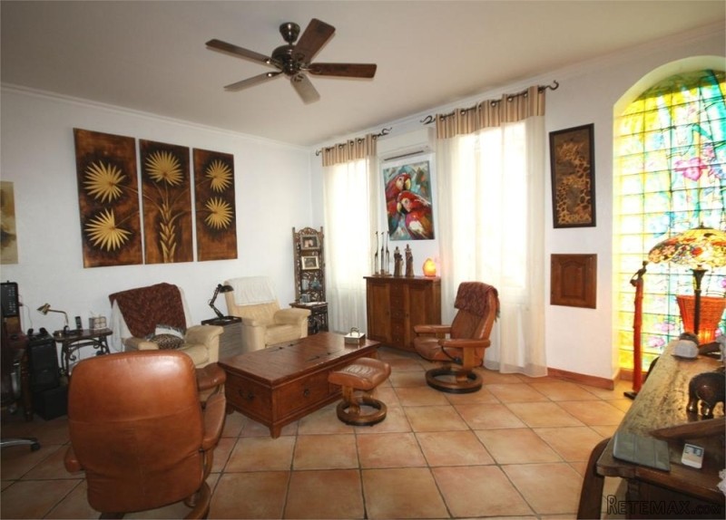 Superb Town House Split Into 3..