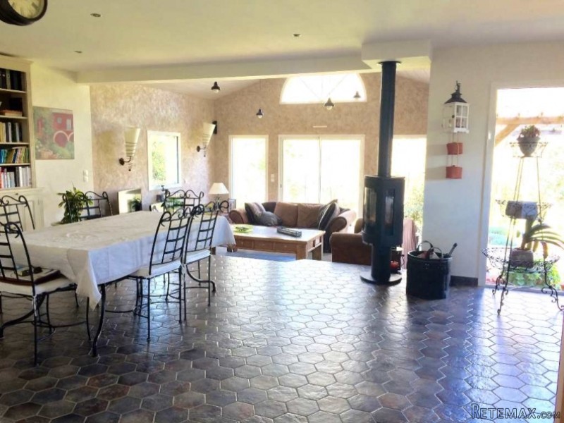 Detached Villa in Nice Setting - 2