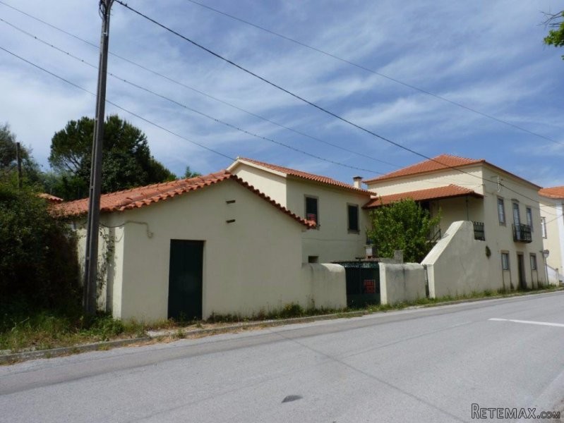 4 bedroom Manor house with 1 bedroom..