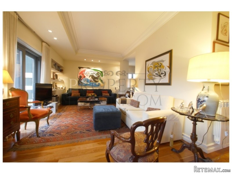 T2 Lisbon Apartment with suite-living..