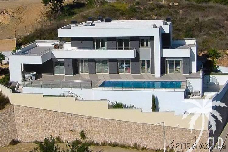 Modern new villa (2013) with beautiful sea views, located..