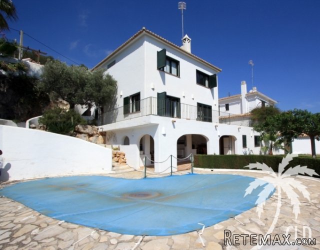 Beautiful villa in Ibiza style for sale at the right border..