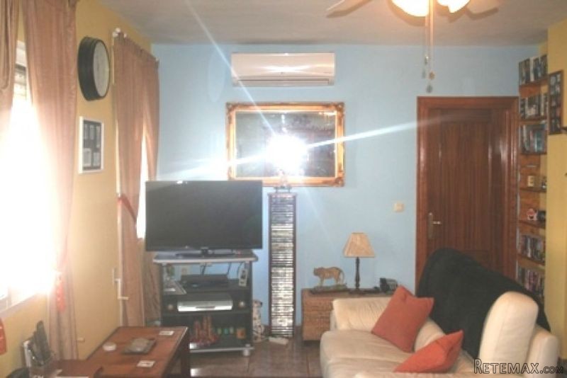 3 bedroom, 1 bathroom Townhouse, (build.. - 2