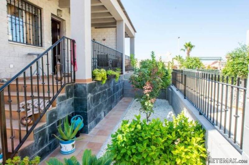 3 Bedroom 2 Bathroom Villa In.. - 2