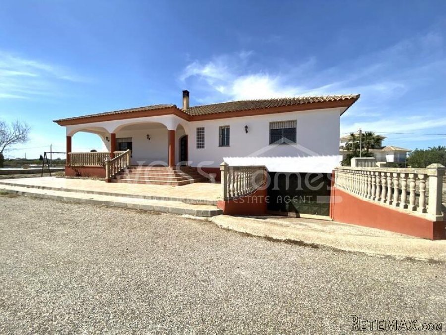 A beautifully large and spacious, light and airey quality..