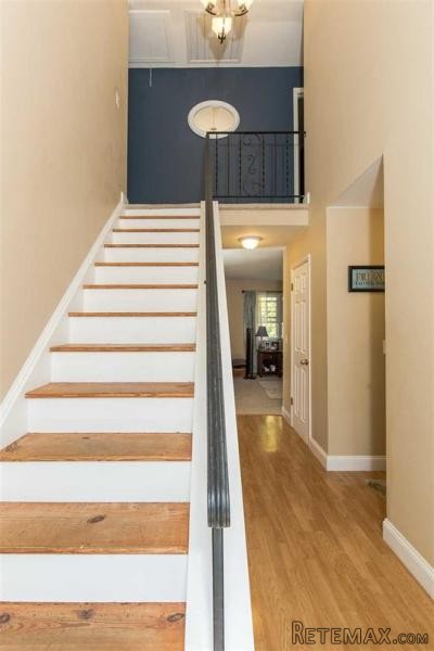 3 bedroom House For Sale: 66 Fieldstone.. - 2