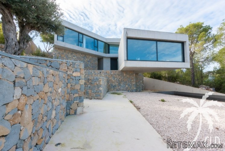 Spectacular, modern villa with minimalist design for sale..