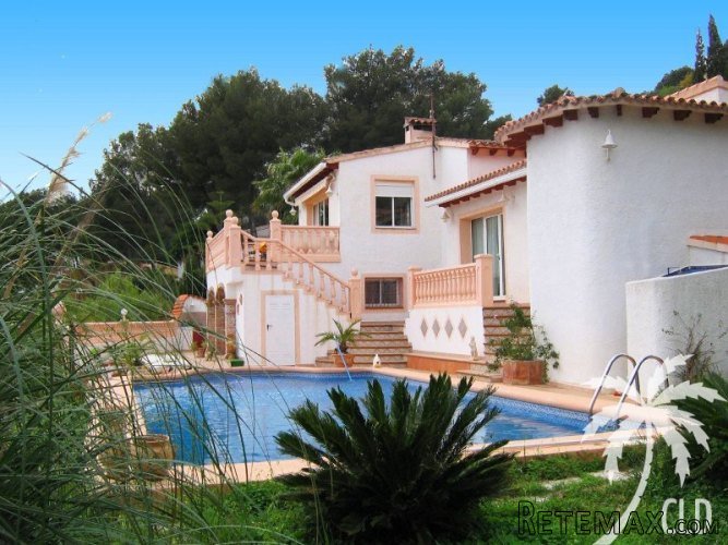 A large and spacious detached villa with stunning views and..