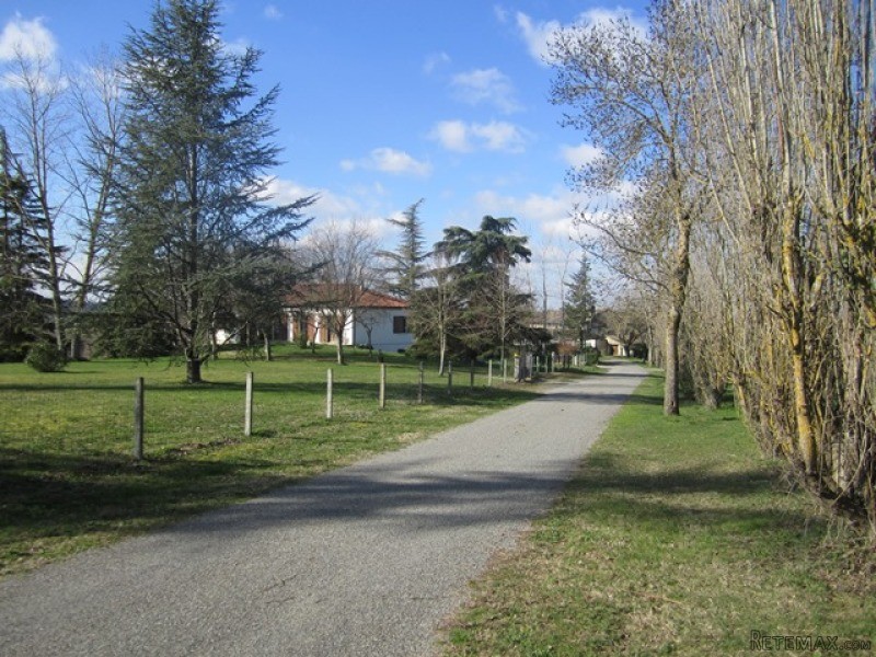 A Small Countryside Estate For Sale.. - 2