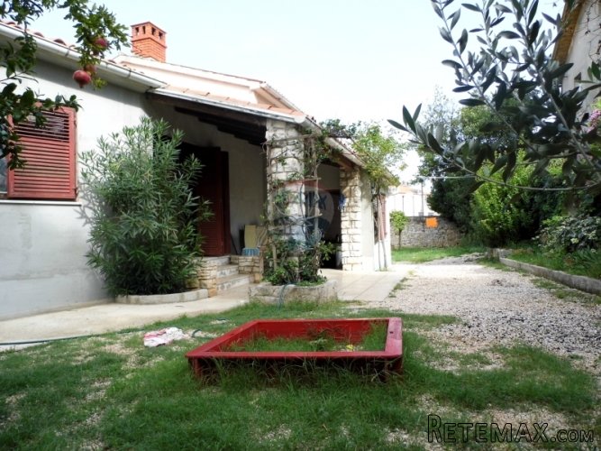 PULA, SAMOSOTOJEĆA KUĆA NA VIDIKOVCU - 2