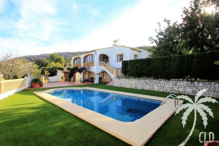 Villa for sale in Benitachell. Situated with superb views..