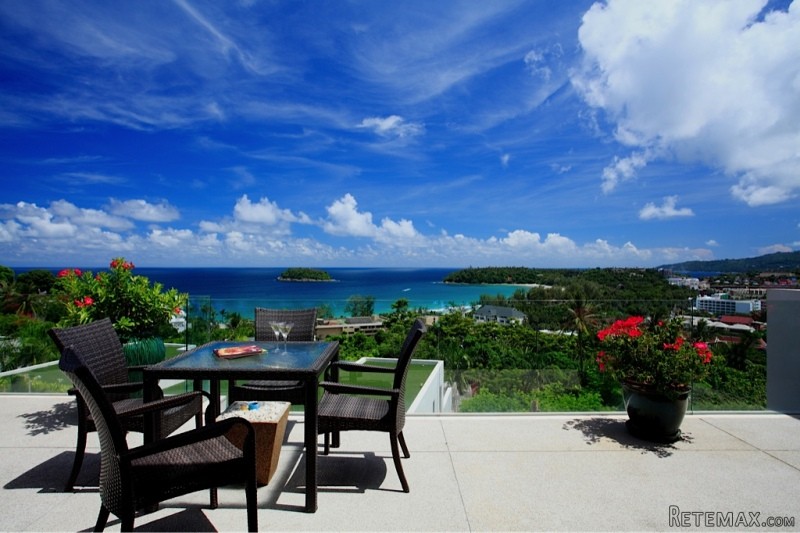Heights 2-Bed Sea-View Condo -1060 :..
