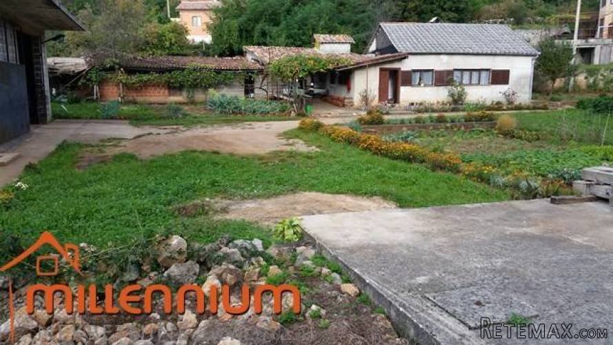GRAĐEVINSKO ZEMLJIŠTE S 2 KUĆE I PUNO OPCIJA - 3