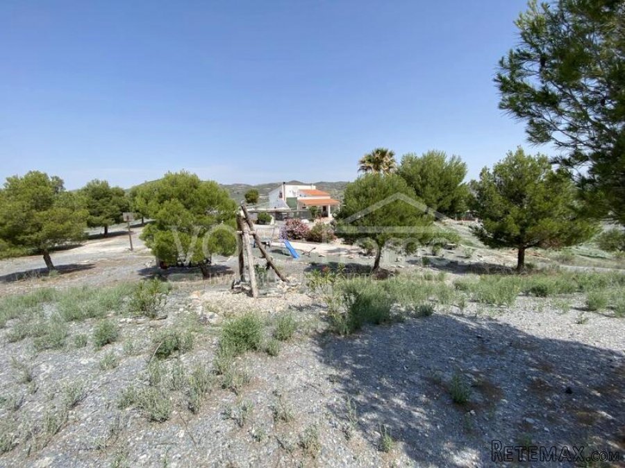 NEW & EXCLUSIVE LISTING TO VOSS HOMES - A spacious 169m2, 2.. - 3