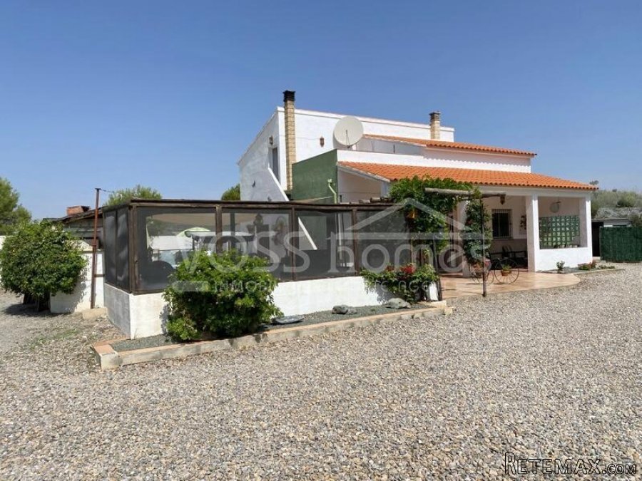 NEW & EXCLUSIVE LISTING TO VOSS HOMES - A spacious 169m2, 2.. - 4