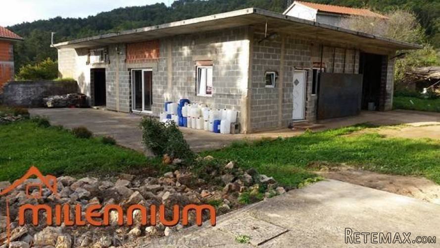 GRAĐEVINSKO ZEMLJIŠTE S 2 KUĆE I PUNO OPCIJA - 5