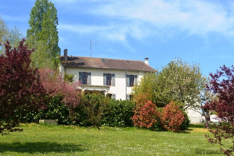 An Attractive Detached Stone Property.. - 2