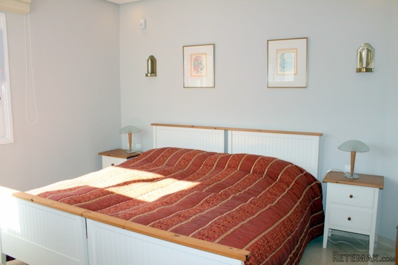 Front Line Beach Apartment in Ventura.. - 2