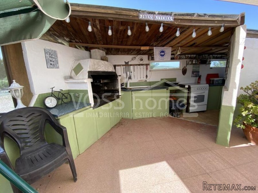 NEW & EXCLUSIVE LISTING TO VOSS HOMES - A spacious 169m2, 2.. - 6