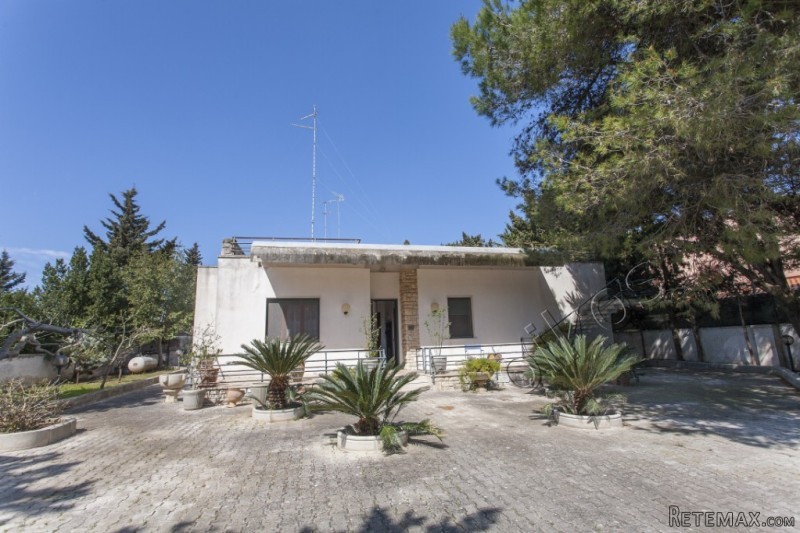 V000236, Beach Villa For Sale In San..