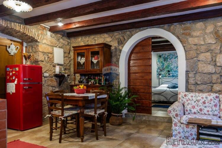 Baška - poseban stan, okućnica