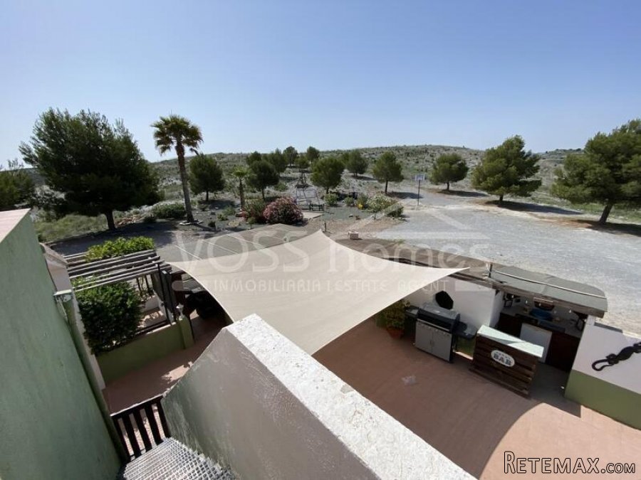 NEW & EXCLUSIVE LISTING TO VOSS HOMES - A spacious 169m2, 2.. - 7
