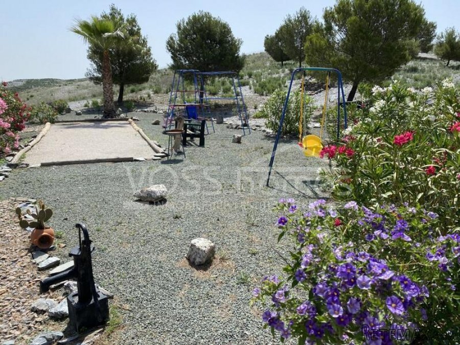 NEW & EXCLUSIVE LISTING TO VOSS HOMES - A spacious 169m2, 2.. - 9