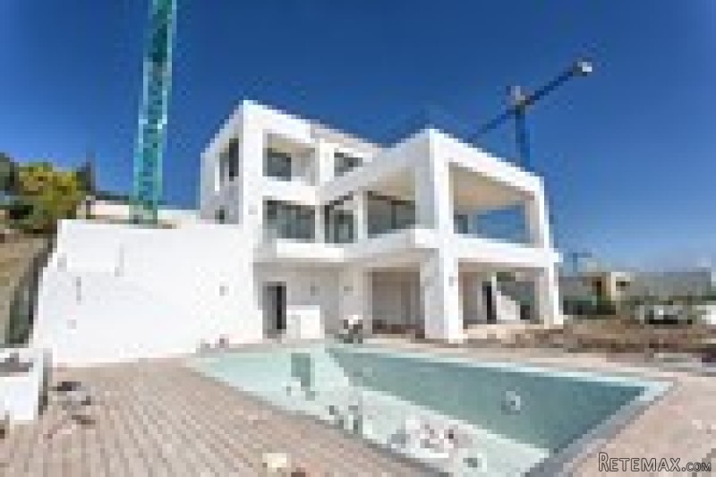5 Bedrooms - Villa - Malaga - For Sale