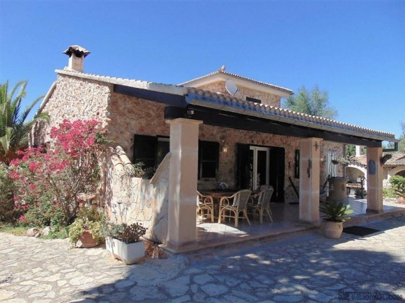 Great rural home with pool and guest.. - 2
