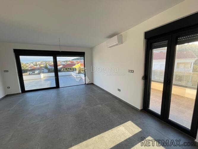 PENTHOUSE S PANORAMSKIM POGLEDOM NA MORE – 350 m OD PLAŽE - 2