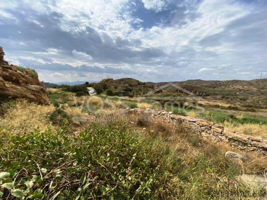 Urban building plot of 1235m2 located in a hamlet of houses.. - 2