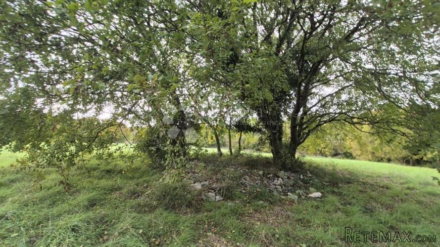 Građevinsko površine 574 m2 + poljoprivredno površine 10325