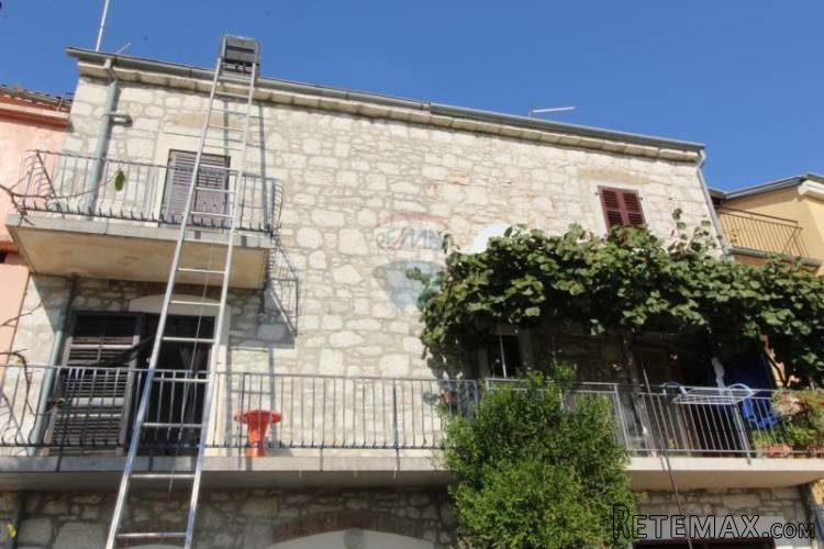 VRSAR, KAMENA KUĆA U STAROGRADSKOJ JEZGRI - 3