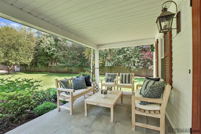 5 bedroom House For Sale: 1 Pondfield.. - 2