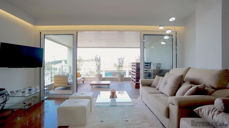 2 bedroom Apartment For Sale: Marina..